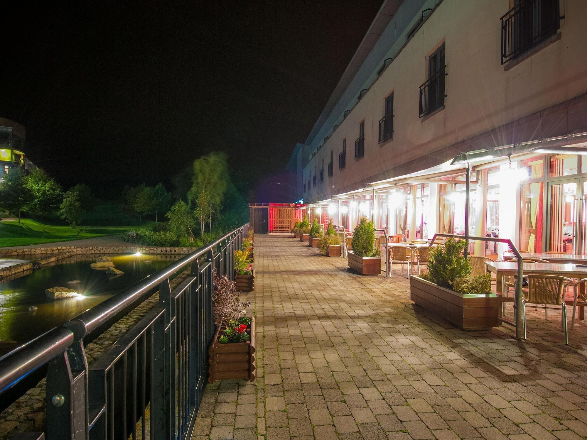 The Parkview Hotel Newtown Mount Kennedy Exterior foto