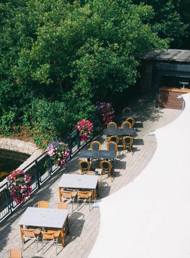 The Parkview Hotel Newtown Mount Kennedy Exterior foto